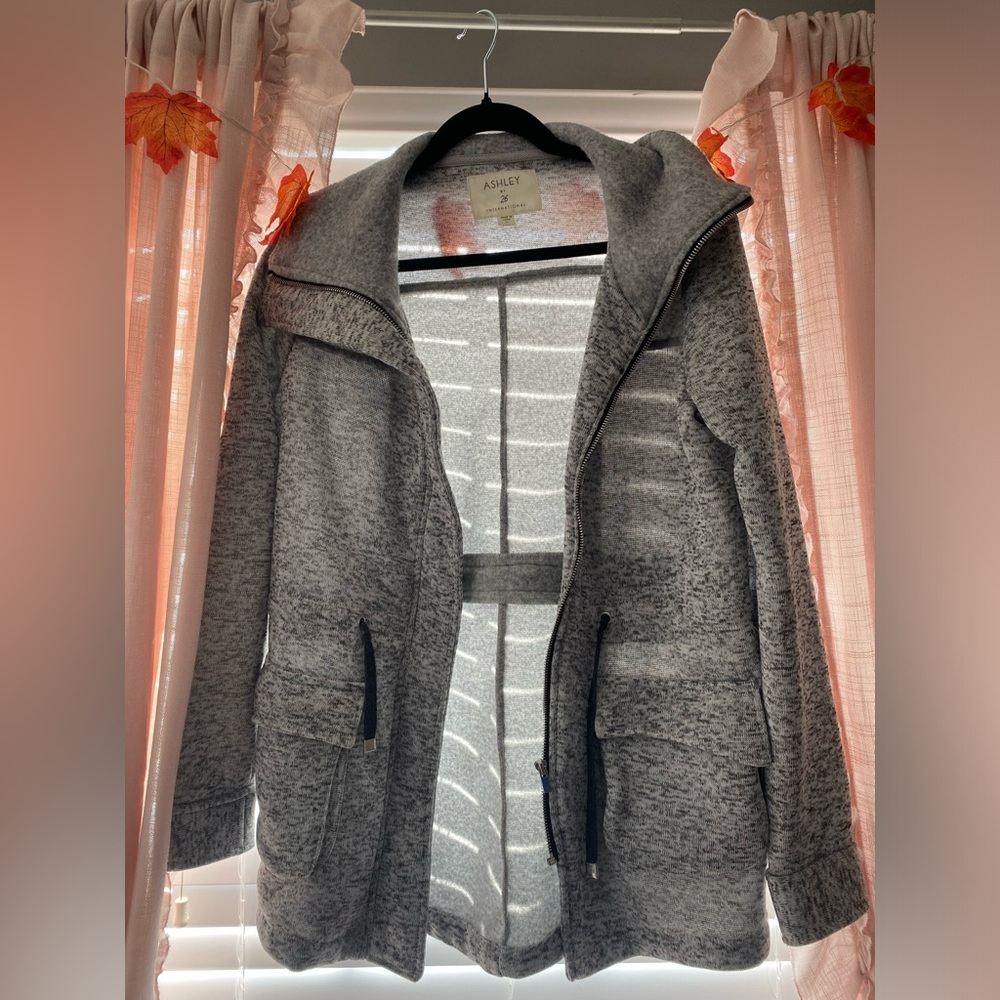 This is a fleece-lined jacket, size small, brand is ‘Ashley 26 international’